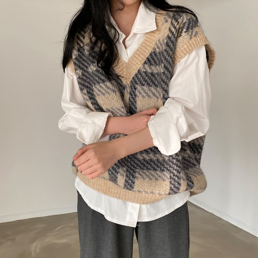 レトロ調チェック柄 黒ニットベスト レディース