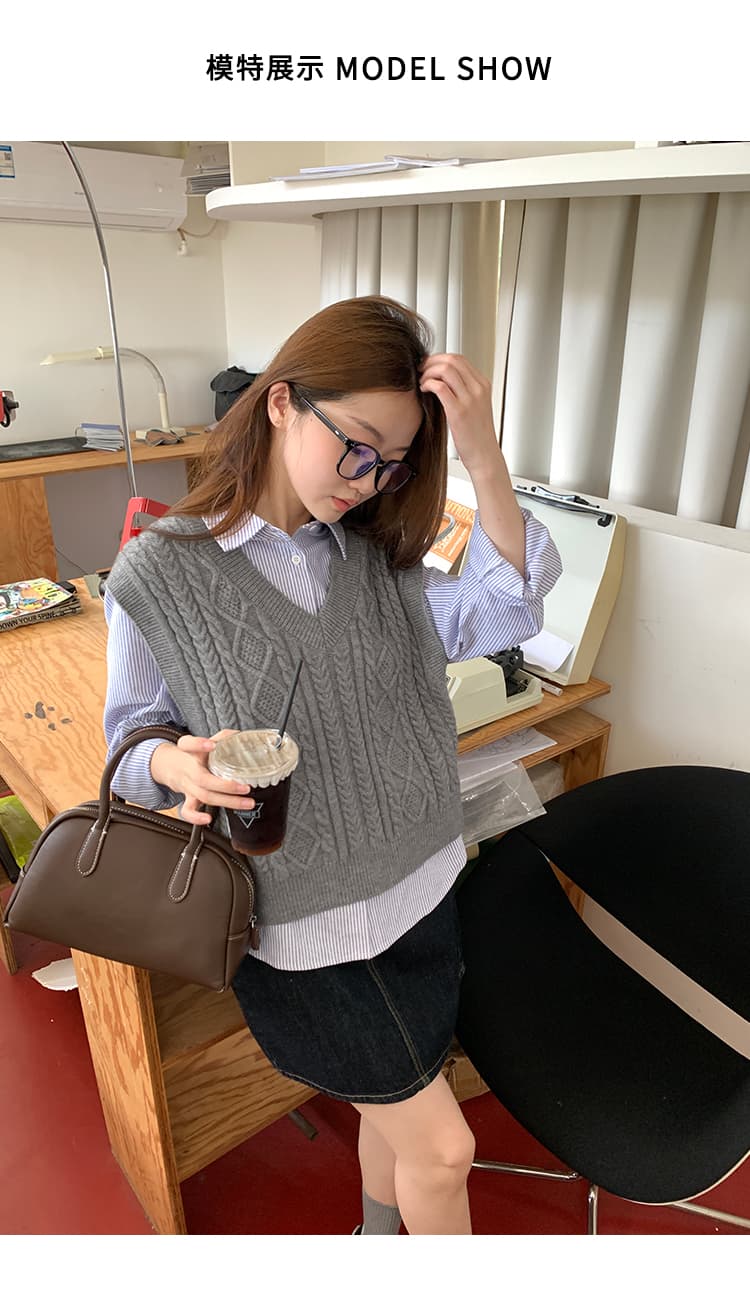 ニットベスト ケーブル編みゆったりベスト