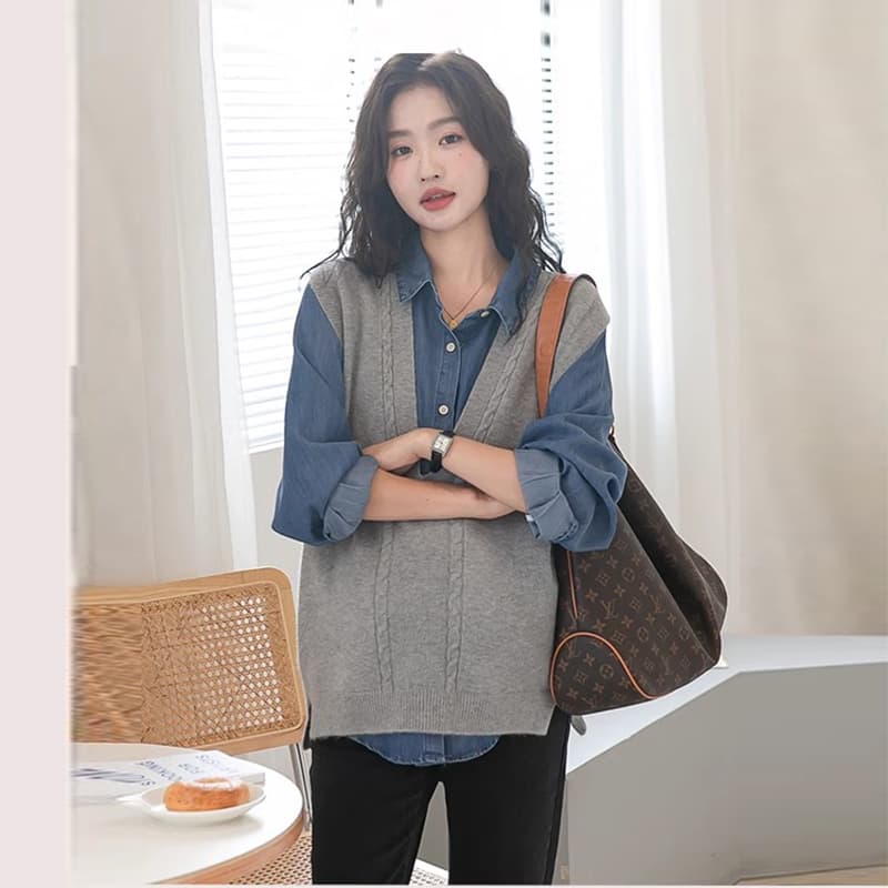 ニットベスト 深い前立てがポイントのゆったりニット袖なしジレ