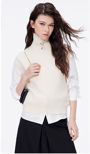 襟元ボタン付き上質ニットベスト