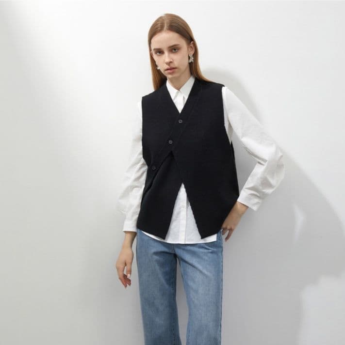 ニットベスト こだわり仕立てのアシンメトリーベスト