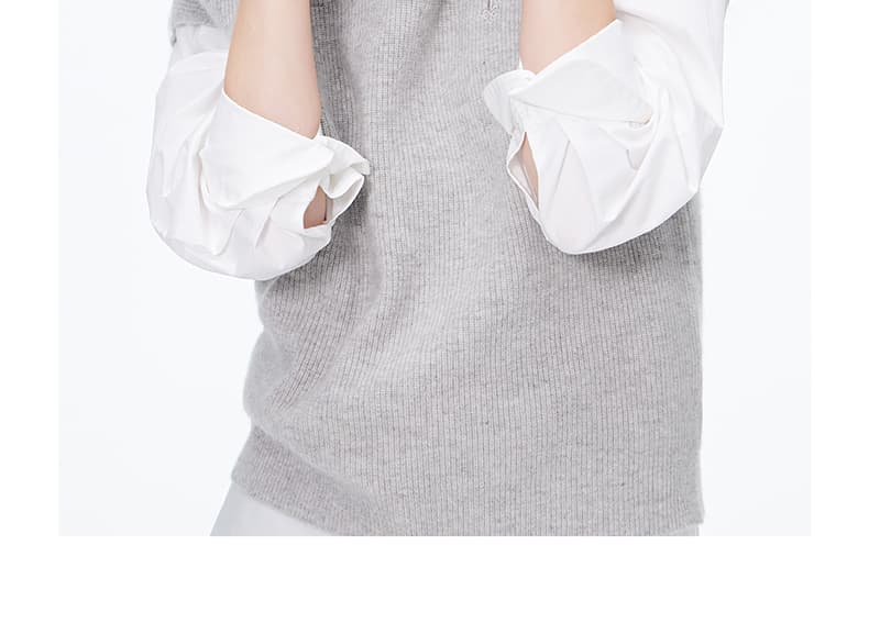 襟元ボタン付き上質ニットベスト