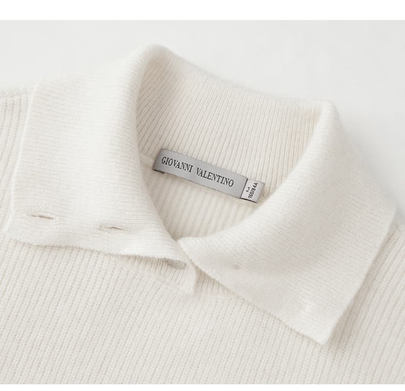 襟元ボタン付き上質ニットベスト