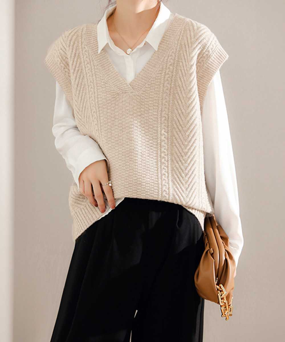 ベージュ ケーブル編みニットベスト レディース