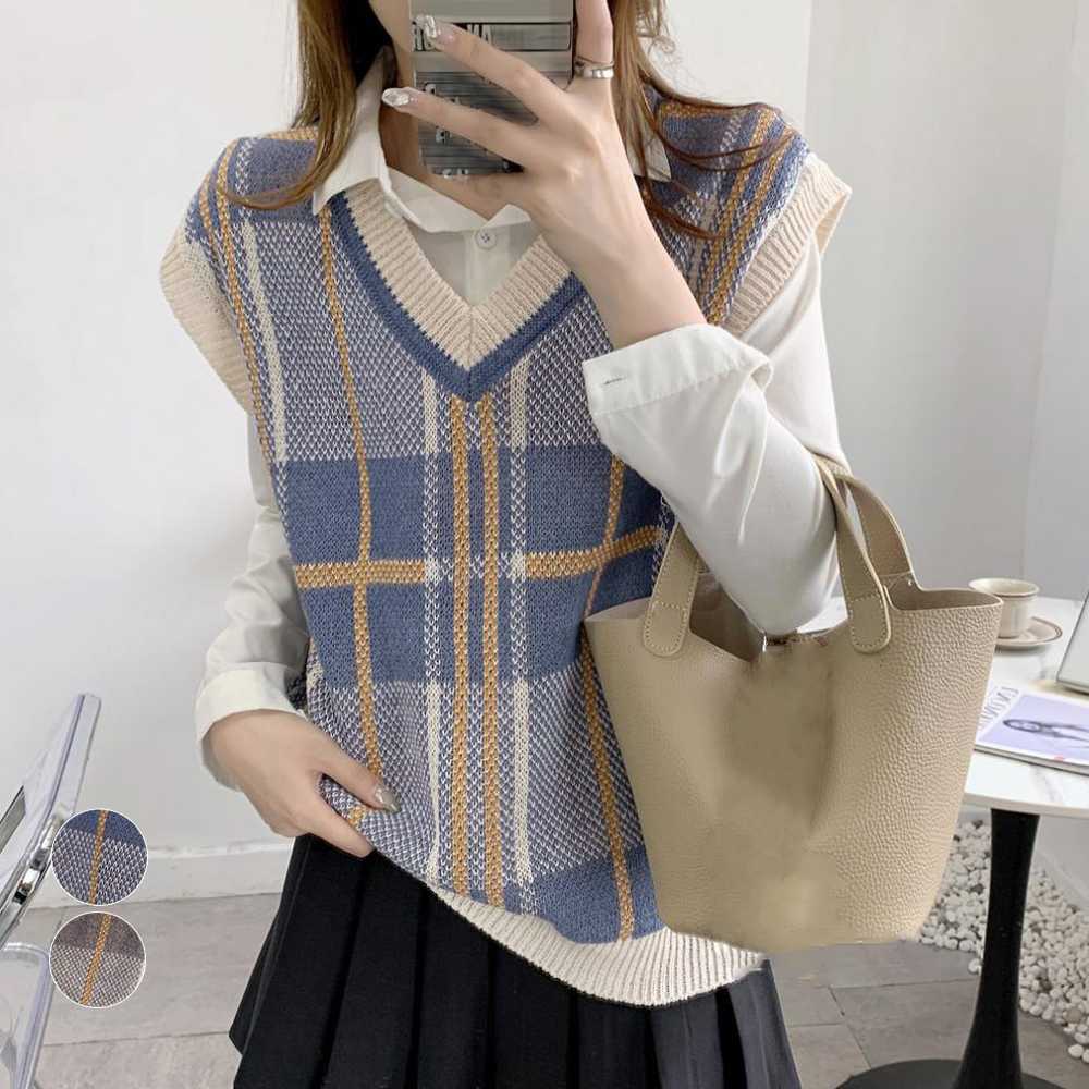 グレーチェック柄Vネックニットベスト