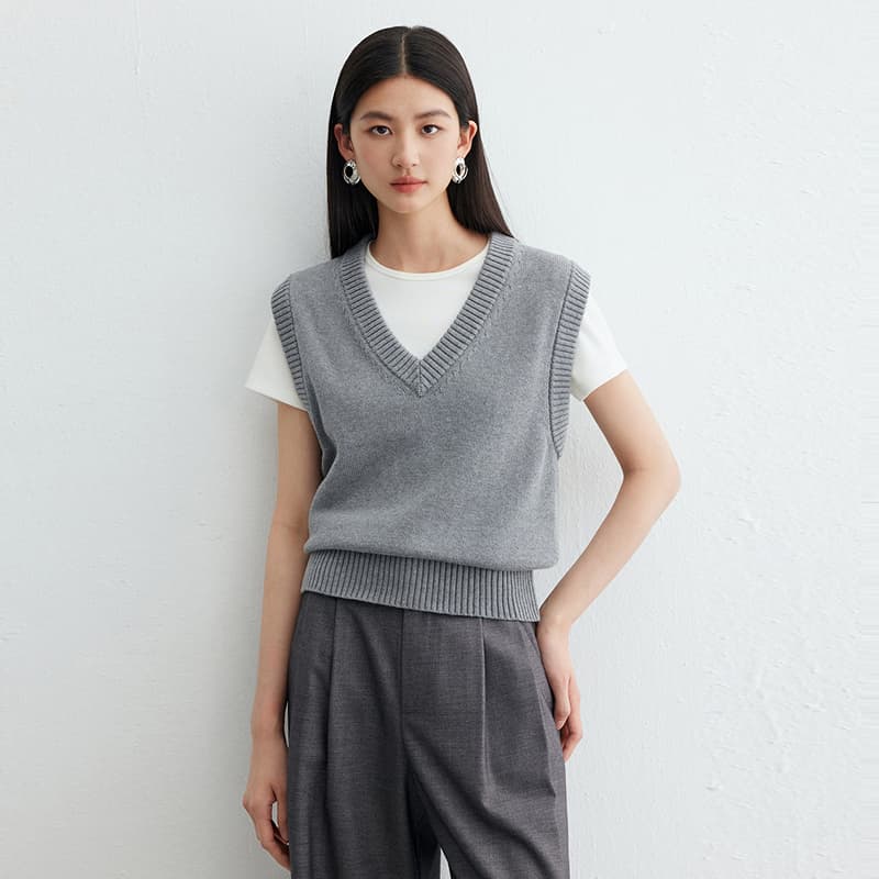 シンプル無地ニットベスト