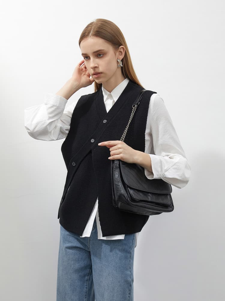 ニットベスト こだわり仕立てのアシンメトリーベスト