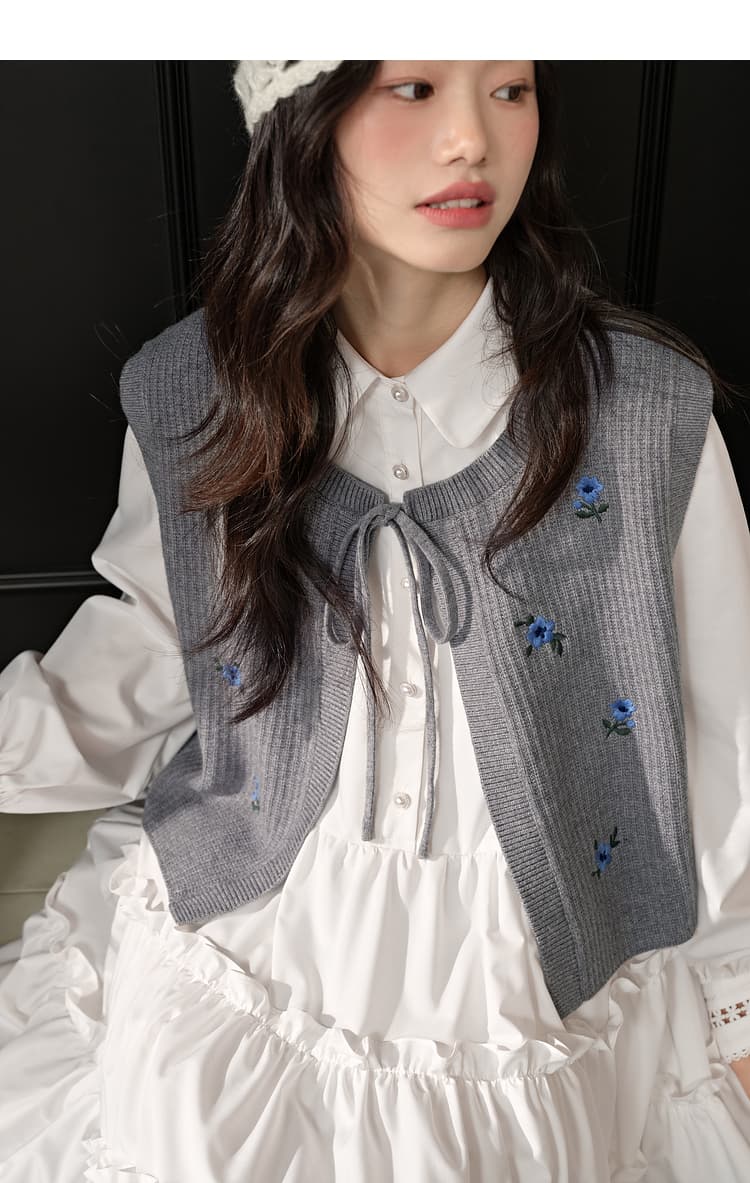 ニットベスト 小花刺繍入りふんわりベスト