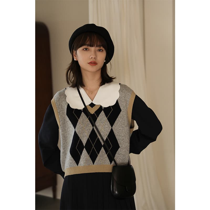 ニットベスト 菱形模様の上質なニットベスト