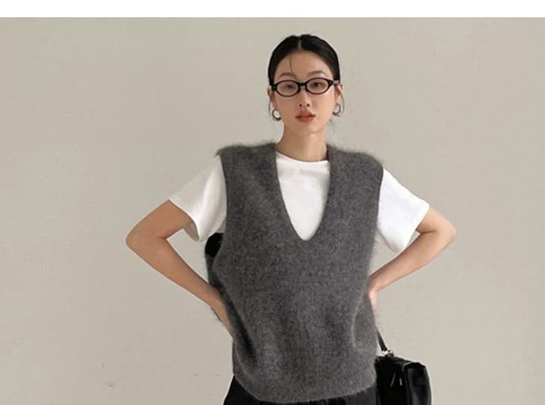 ニットベスト ふわもこ深Vネックベスト