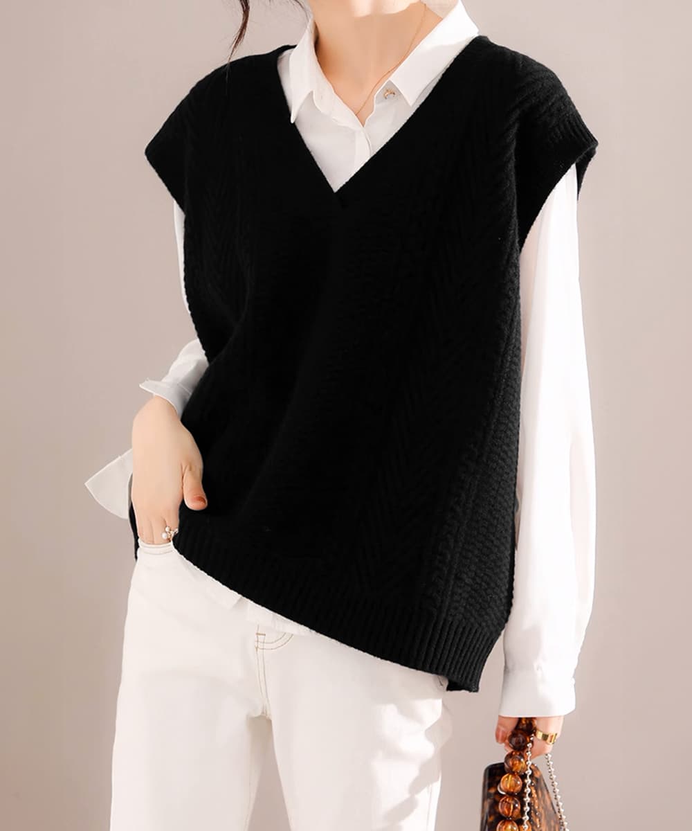 ベージュ ケーブル編みニットベスト レディース