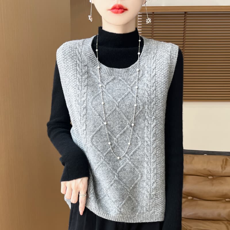 ニットベスト ケーブル編みの上質ニットベスト