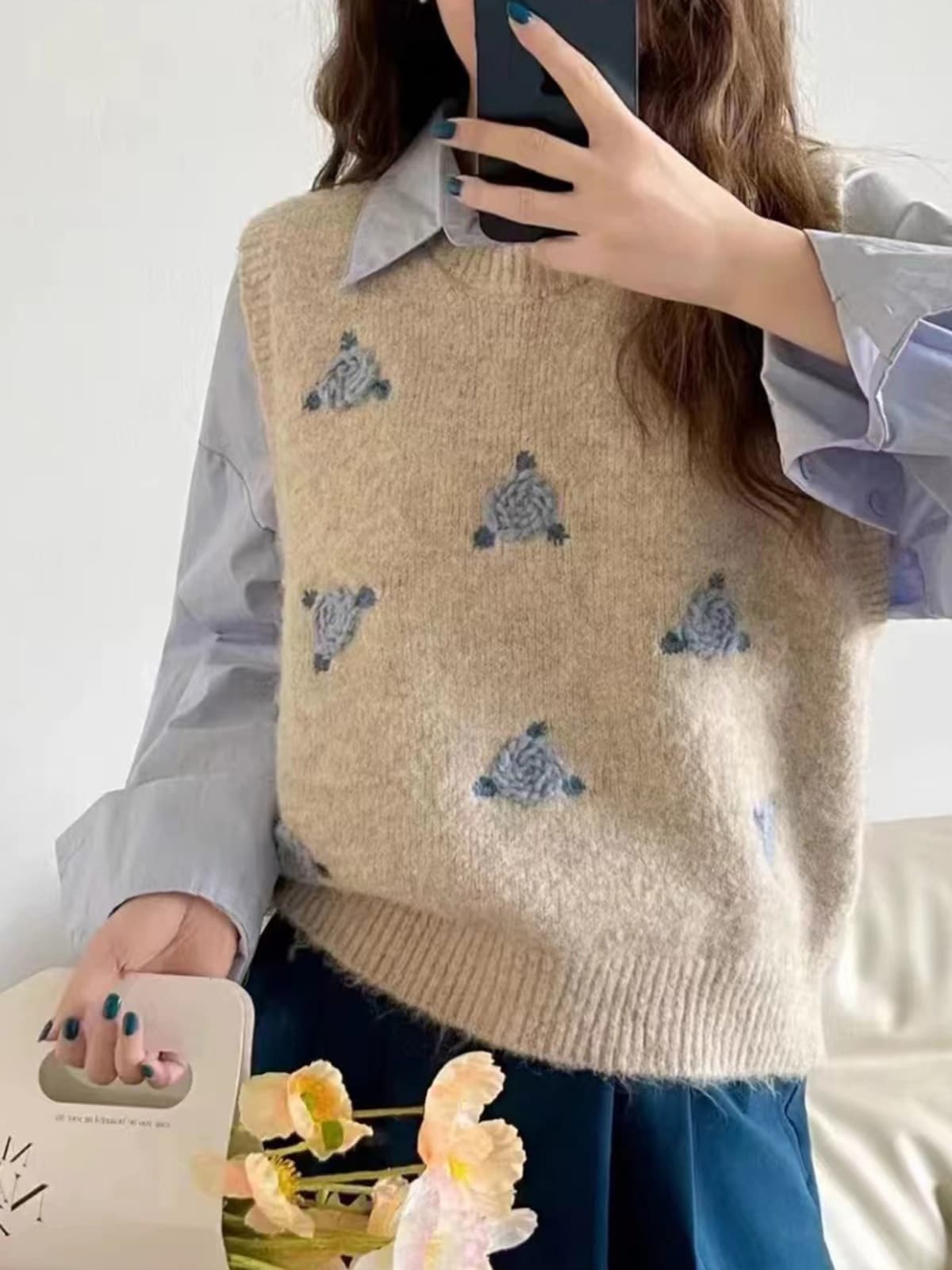 ニットベスト 花柄刺繍ふんわりニットベスト