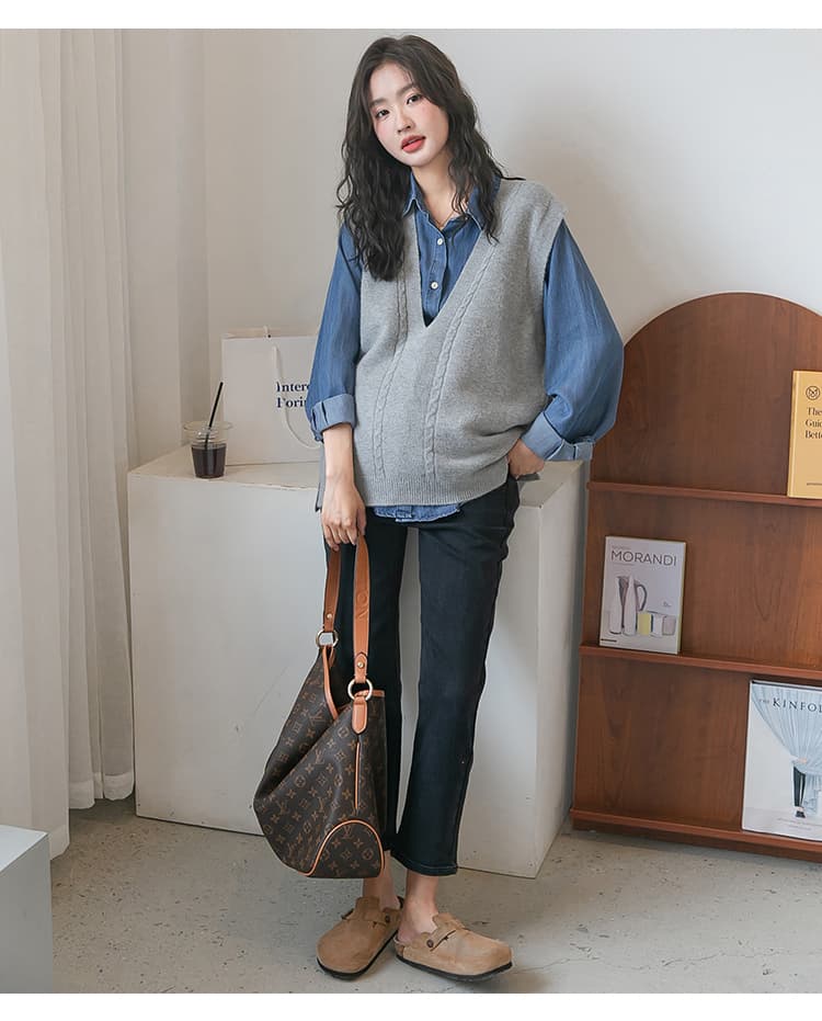 ニットベスト 深い前立てがポイントのゆったりニット袖なしジレ