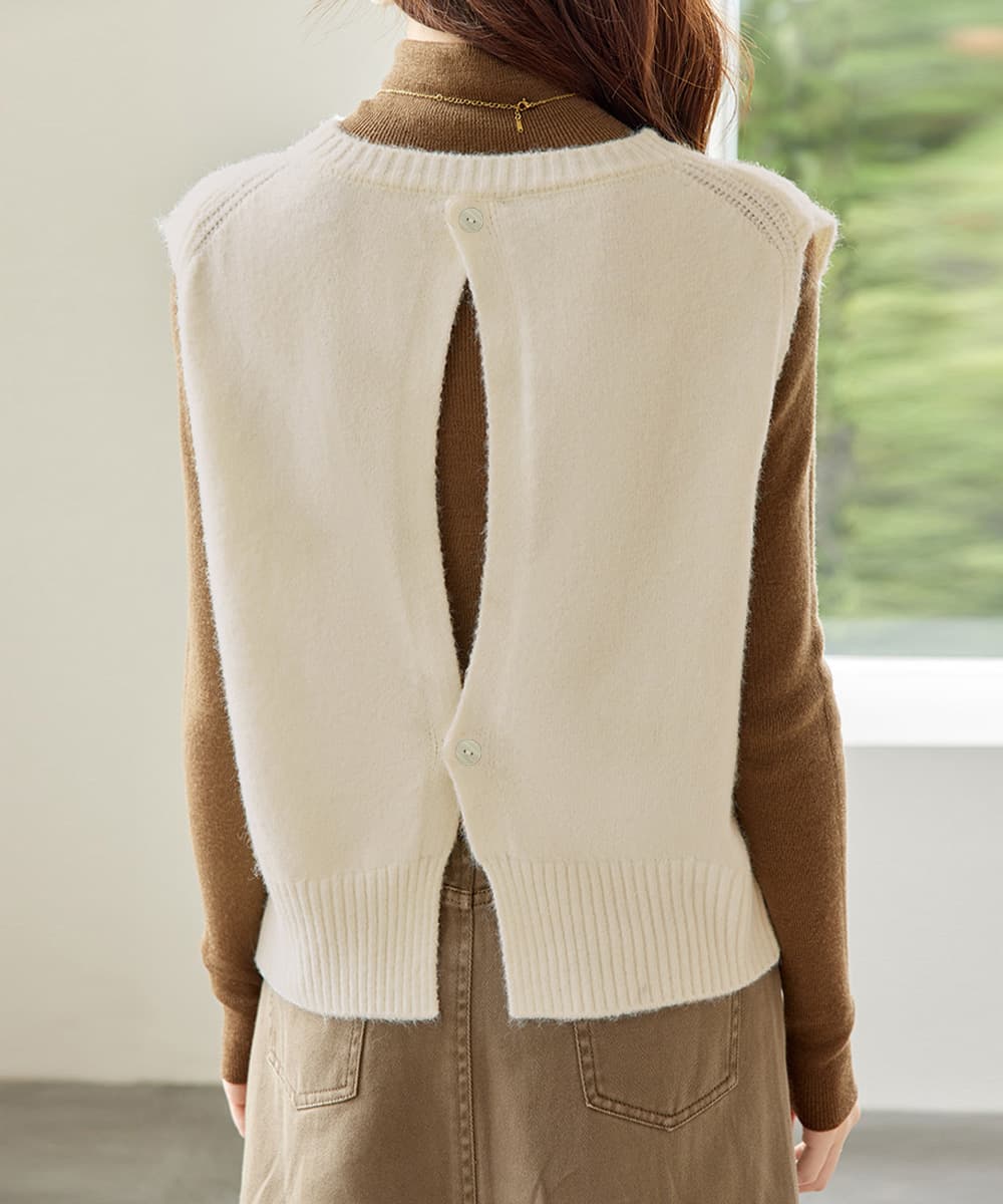 グレー ケーブル編み ニットベスト 背面ボタン