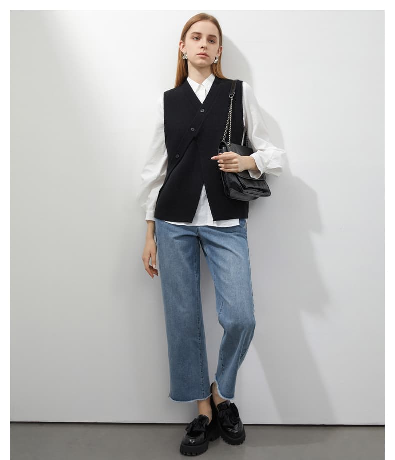 ニットベスト こだわり仕立てのアシンメトリーベスト