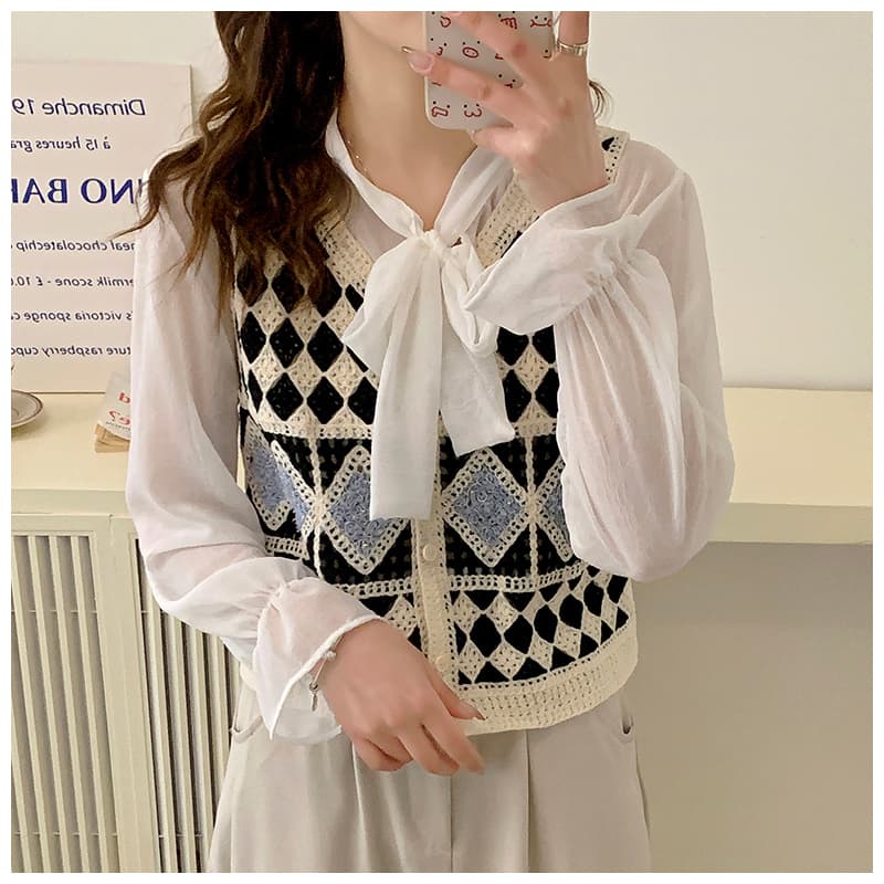 ニットベス 菱形模様のかぎ針編みベスト