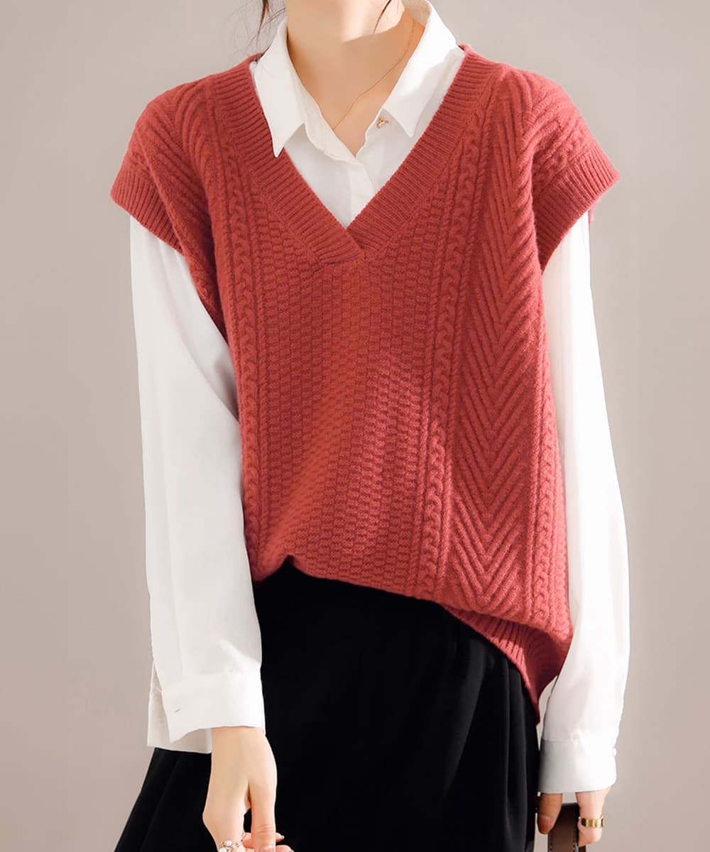 ベージュ ケーブル編みニットベスト レディース