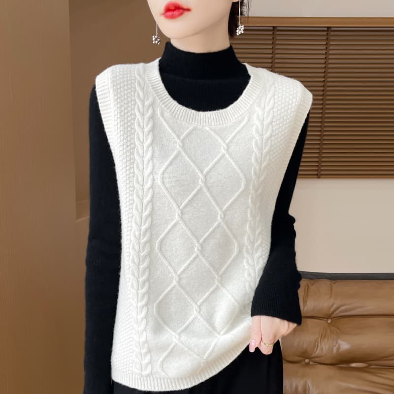 ニットベスト ケーブル編みの上質ニットベスト