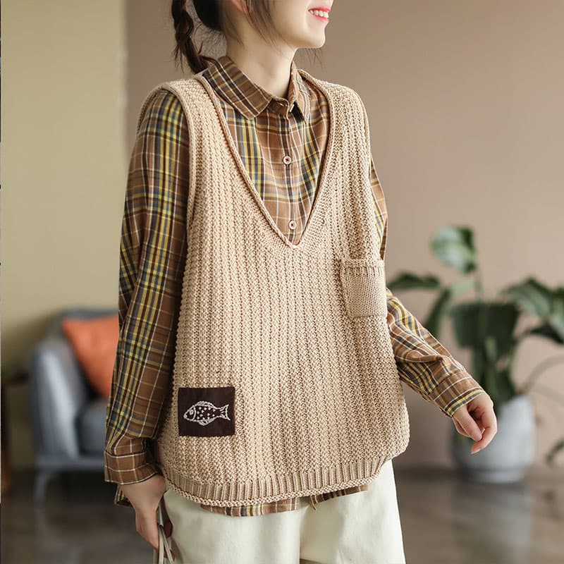 ニットベスト 魚刺繍ポケット付き編み込みニットベスト