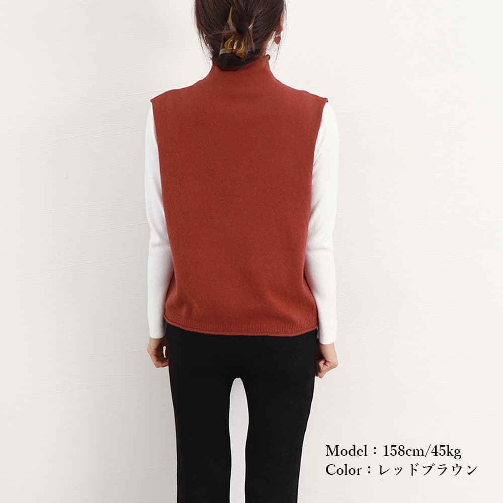 赤色ハイネックニットベスト 上品スタイル