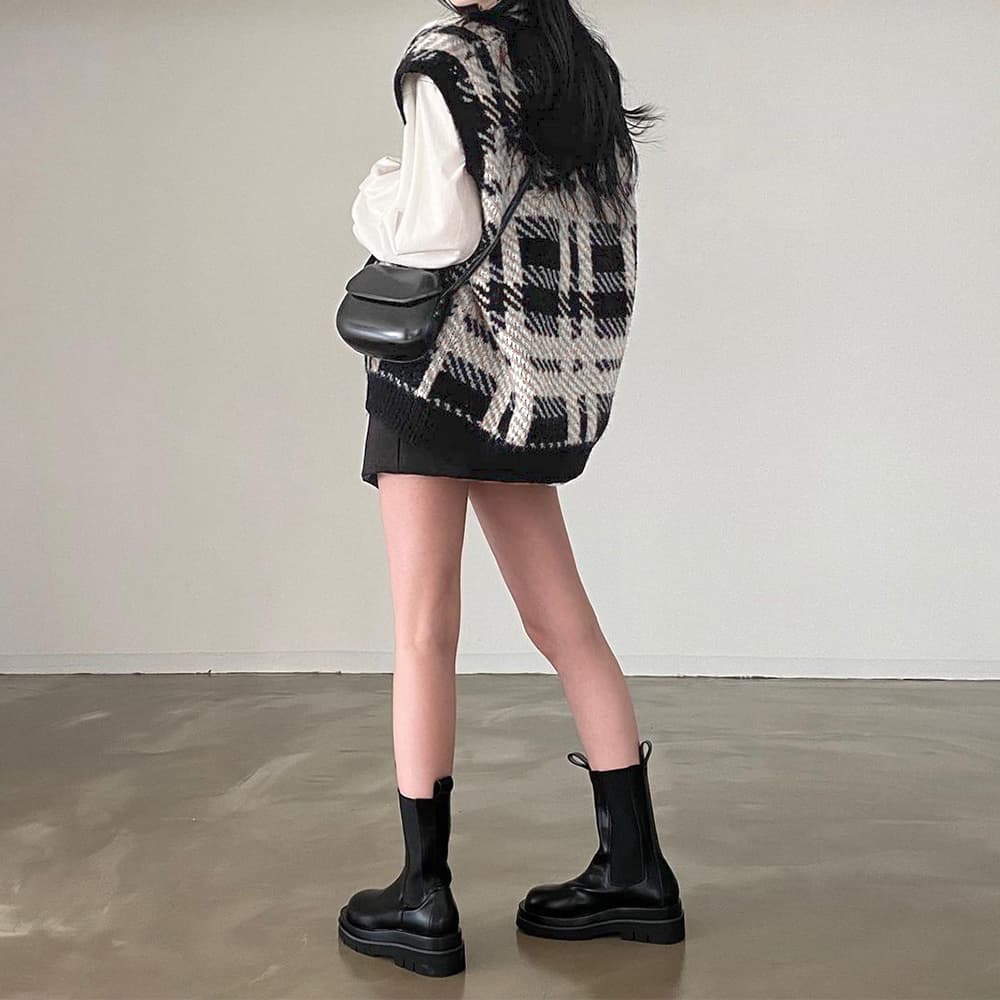 レトロ調チェック柄 黒ニットベスト レディース