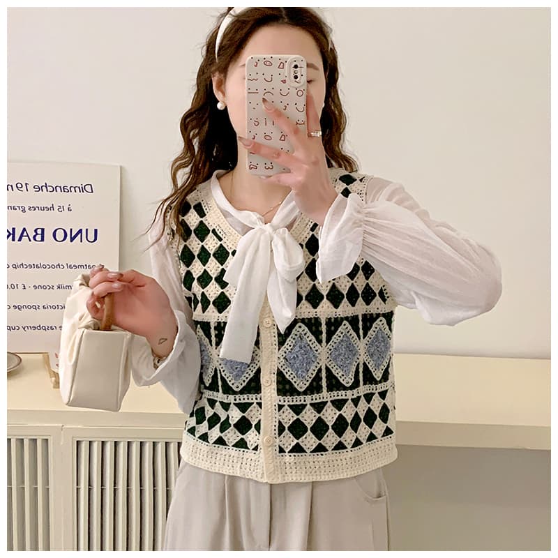 ニットベス 菱形模様のかぎ針編みベスト
