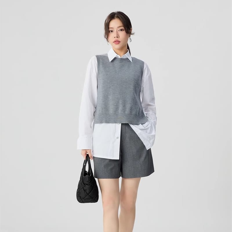 ニットベスト シンプル仕立てのクロップドベスト