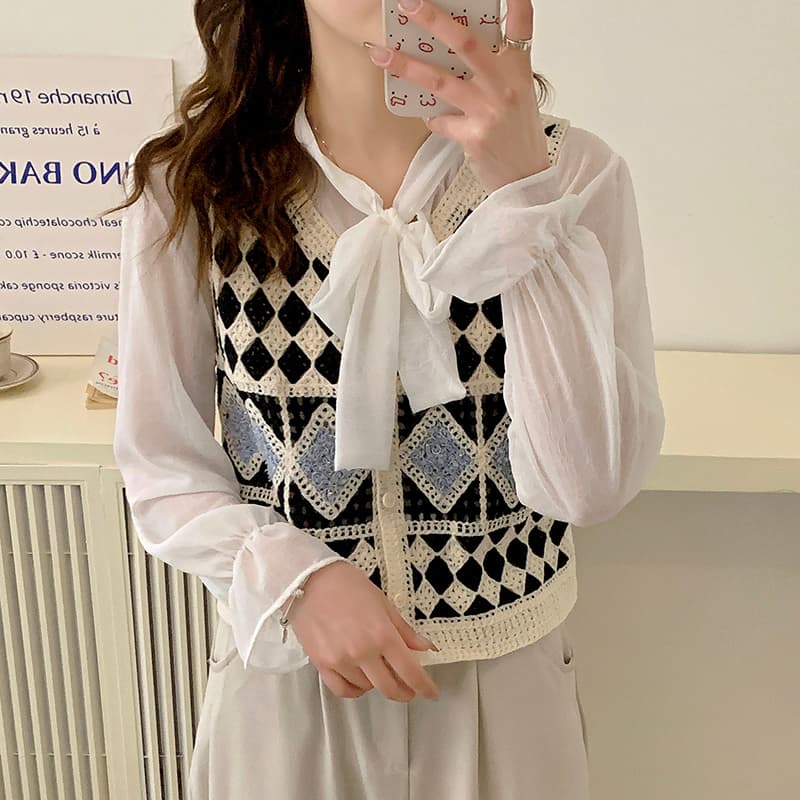 ニットベス 菱形模様のかぎ針編みベスト