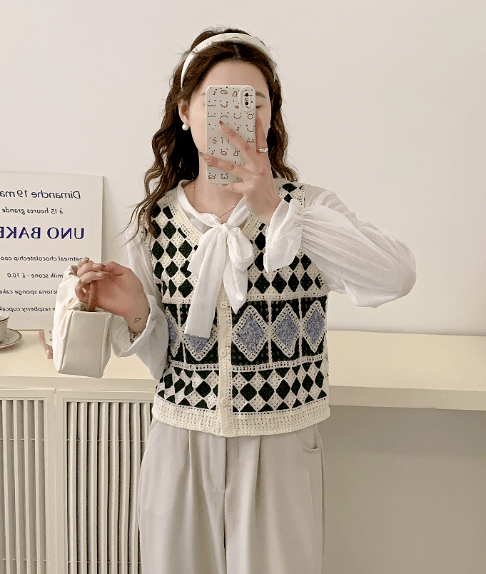 ニットベス 菱形模様のかぎ針編みベスト