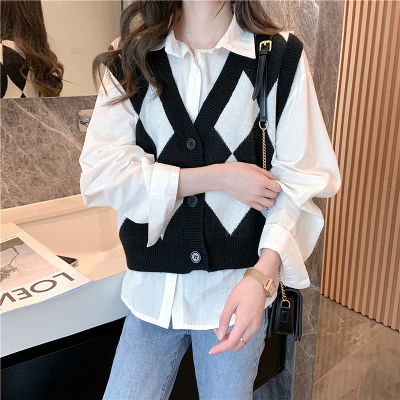 ニットベスト 菱形模様のレトロベスト