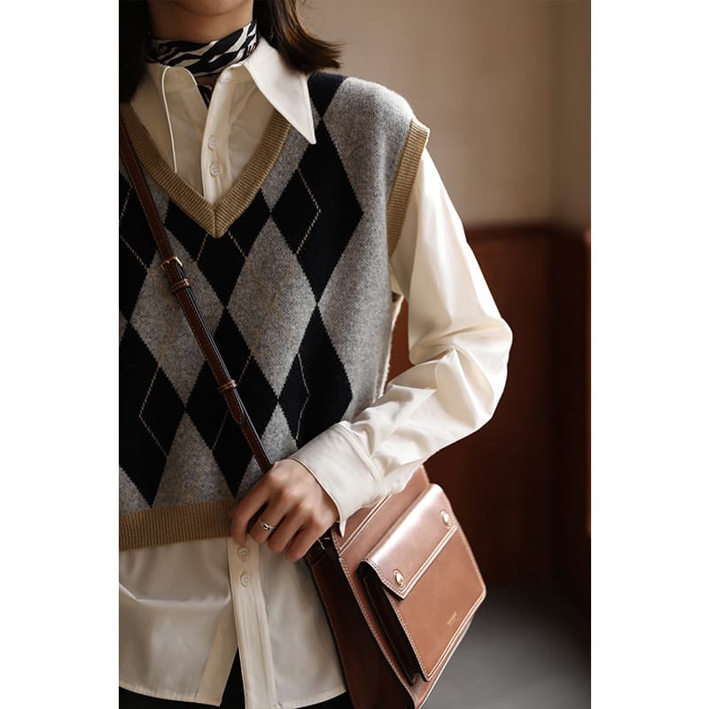 ニットベスト 菱形模様の上質なニットベスト