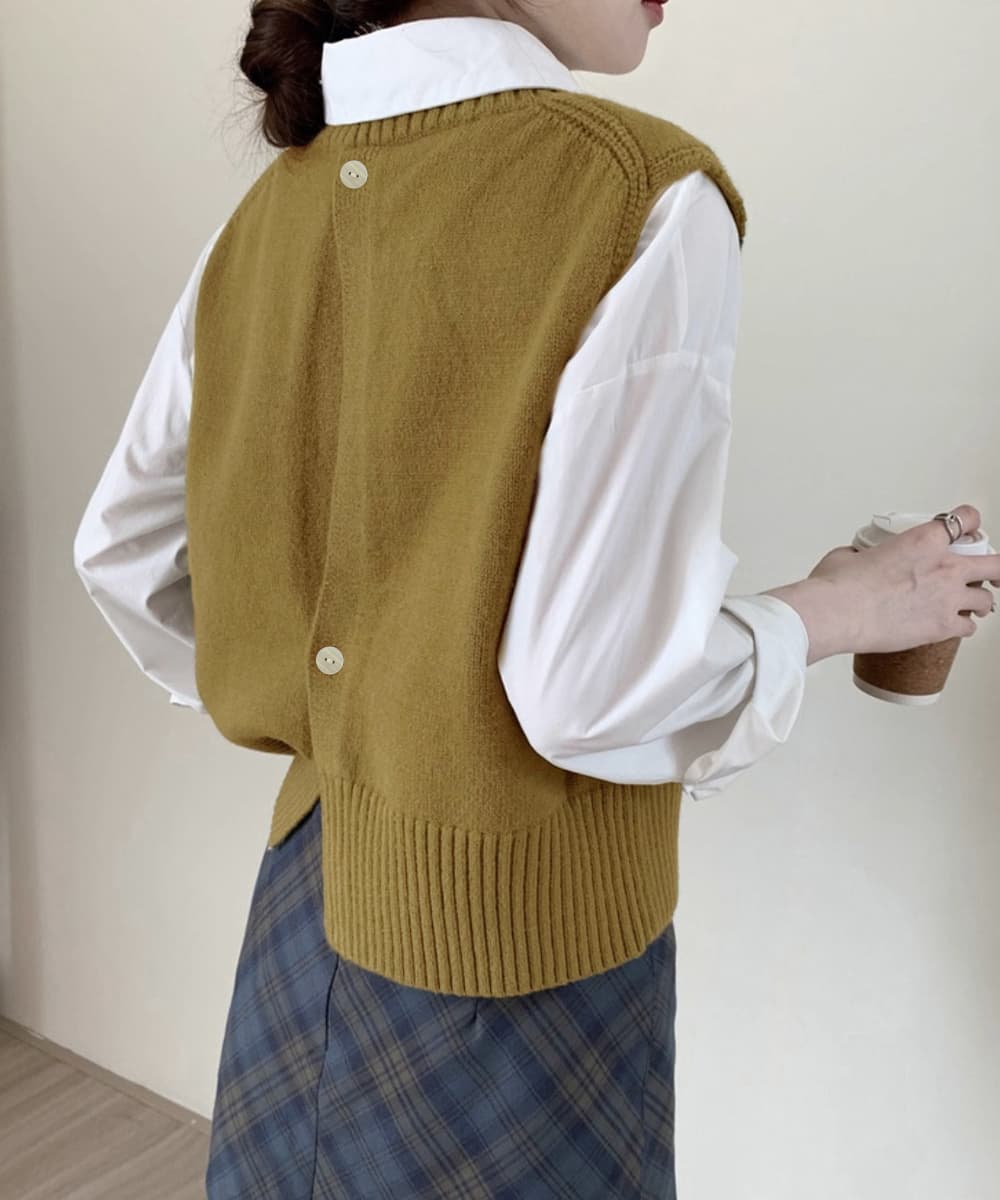 グレー ケーブル編み ニットベスト 背面ボタン