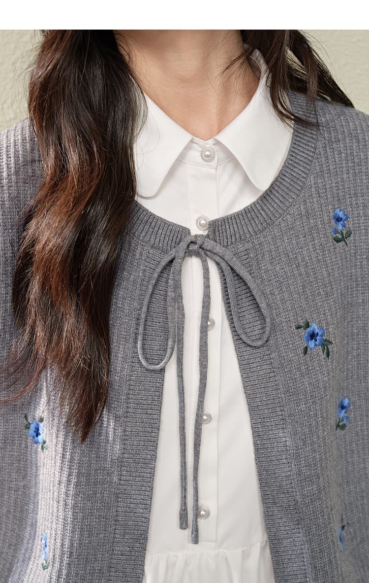ニットベスト 小花刺繍入りふんわりベスト