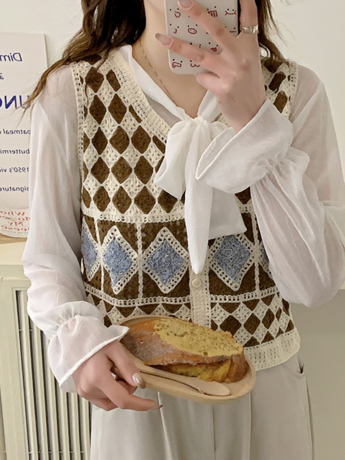 ニットベス 菱形模様のかぎ針編みベスト