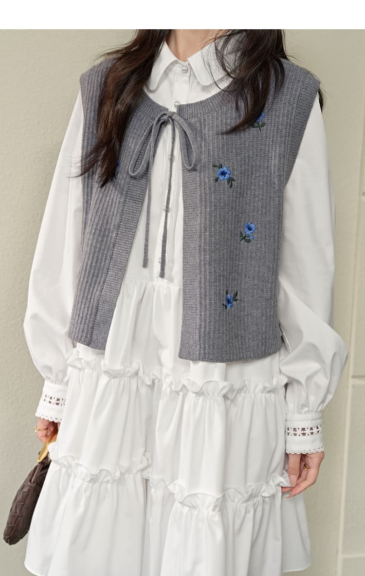 ニットベスト 小花刺繍入りふんわりベスト