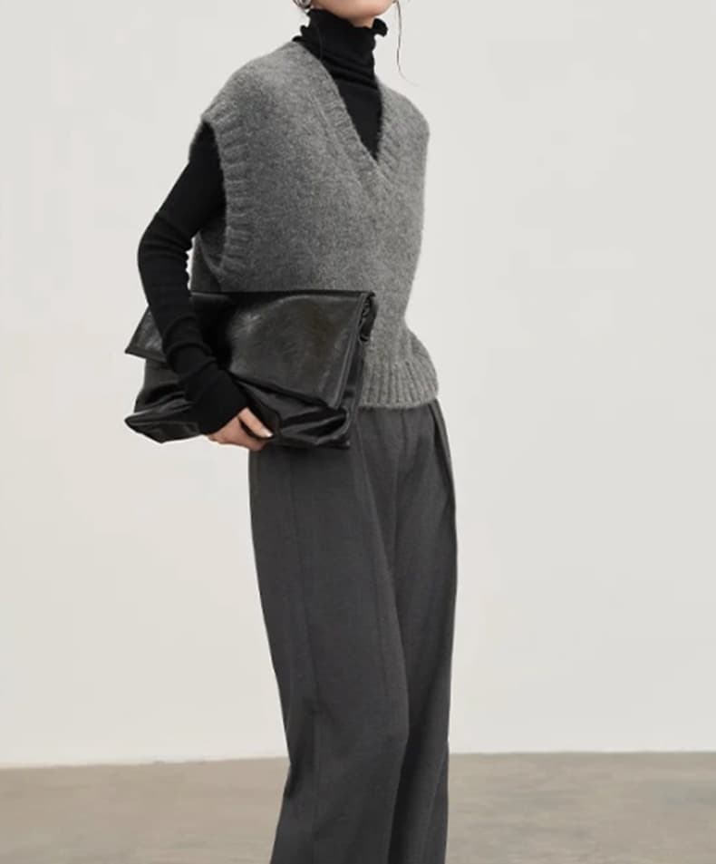 ニットベスト 上質柔らか無地Vネックベスト