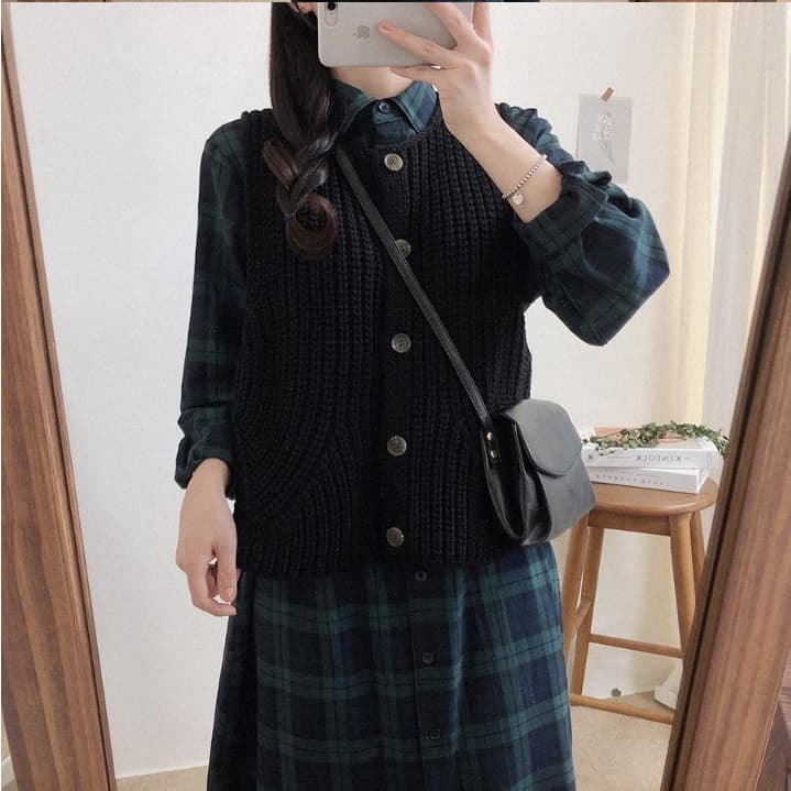ニットベスト こだわり手編みリブ編みボタン付きベスト