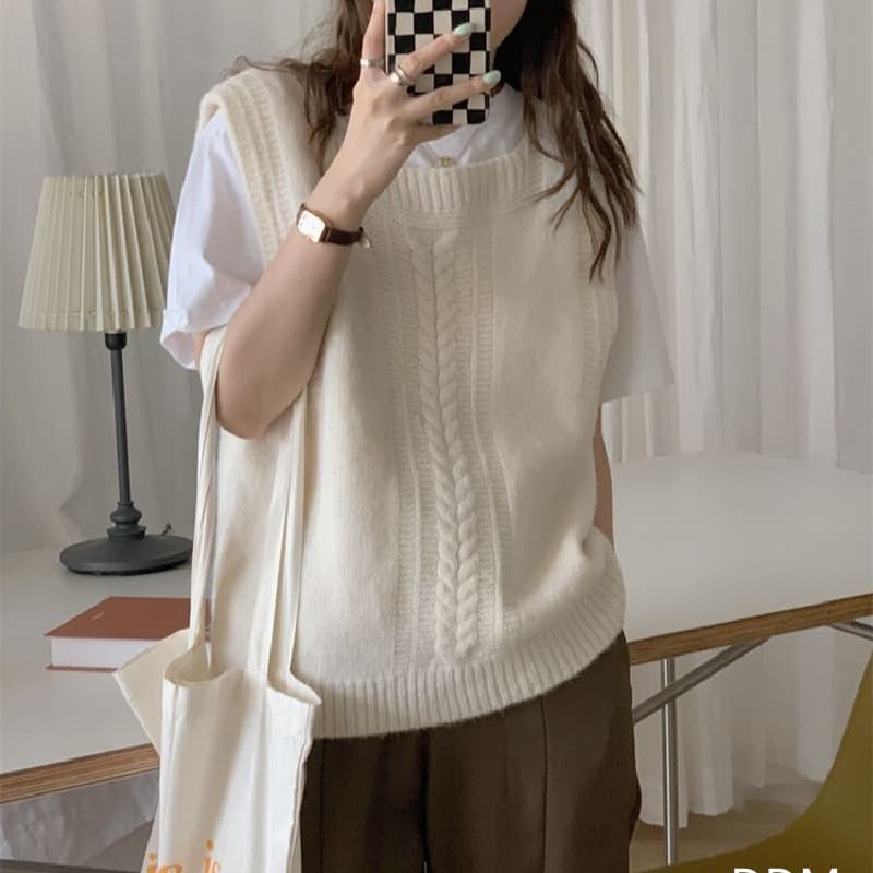 白ニットベスト ケーブル編み レディース 重ね着 ジレ