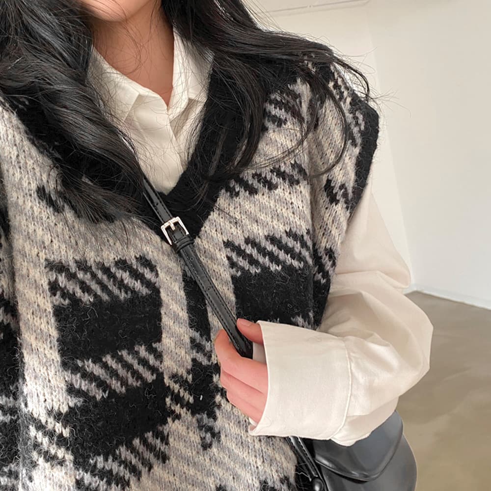 レトロ調チェック柄 黒ニットベスト レディース