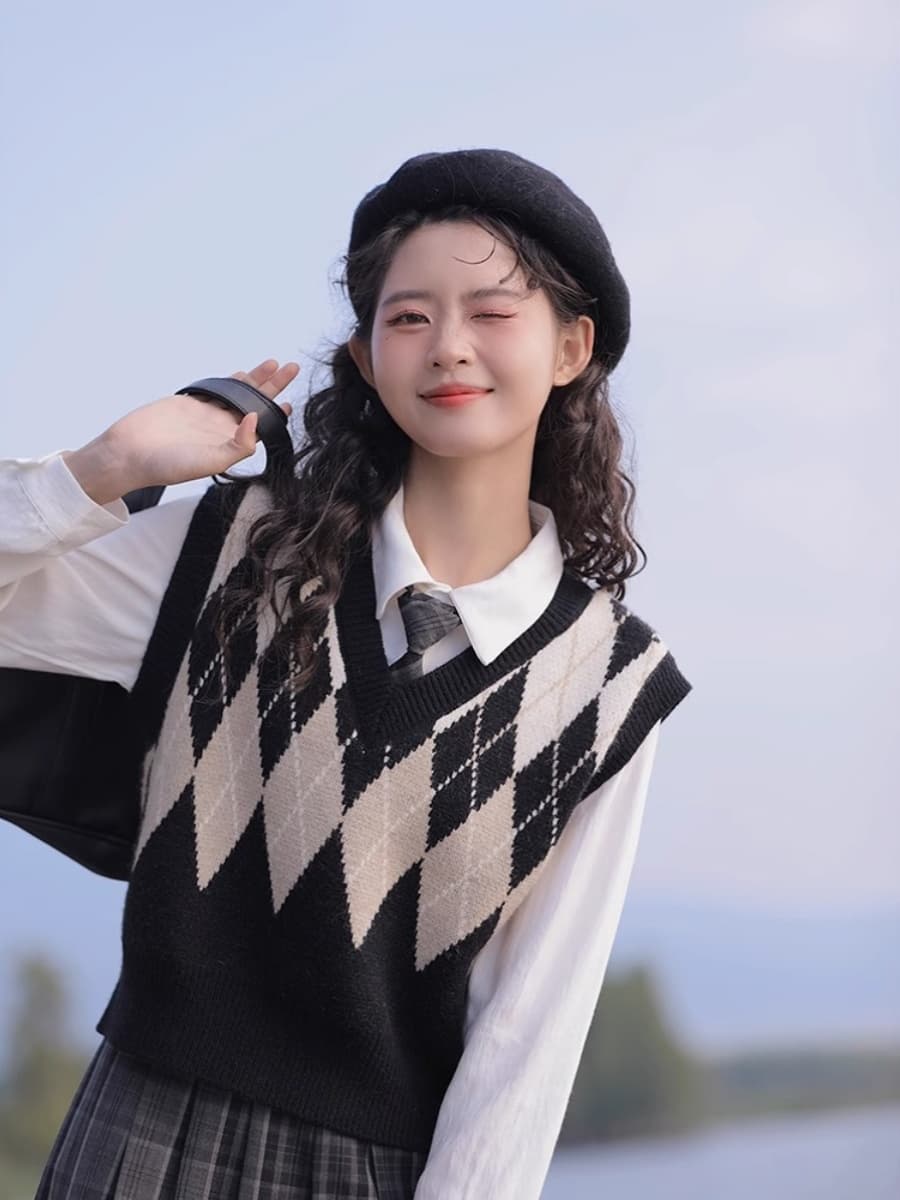 ニットベスト 菱形模様のアカデミックベスト
