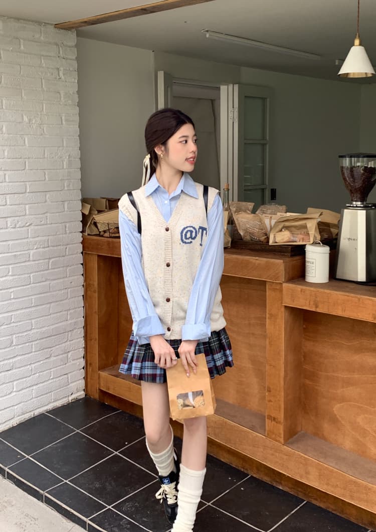 ニットベスト 学園風マークデザインベスト
