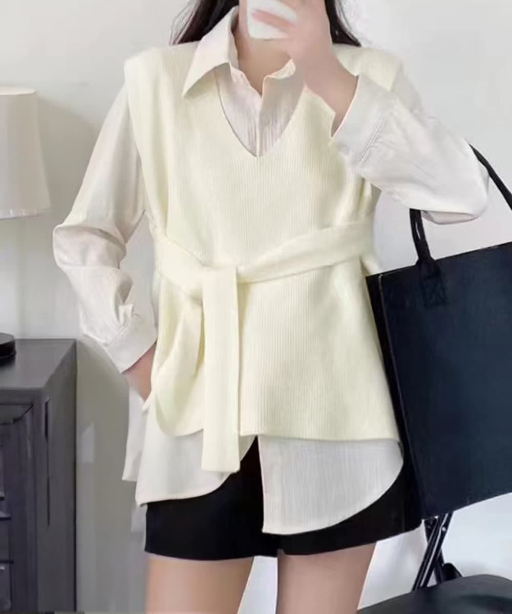 黒ベルト付きVネックニットベスト