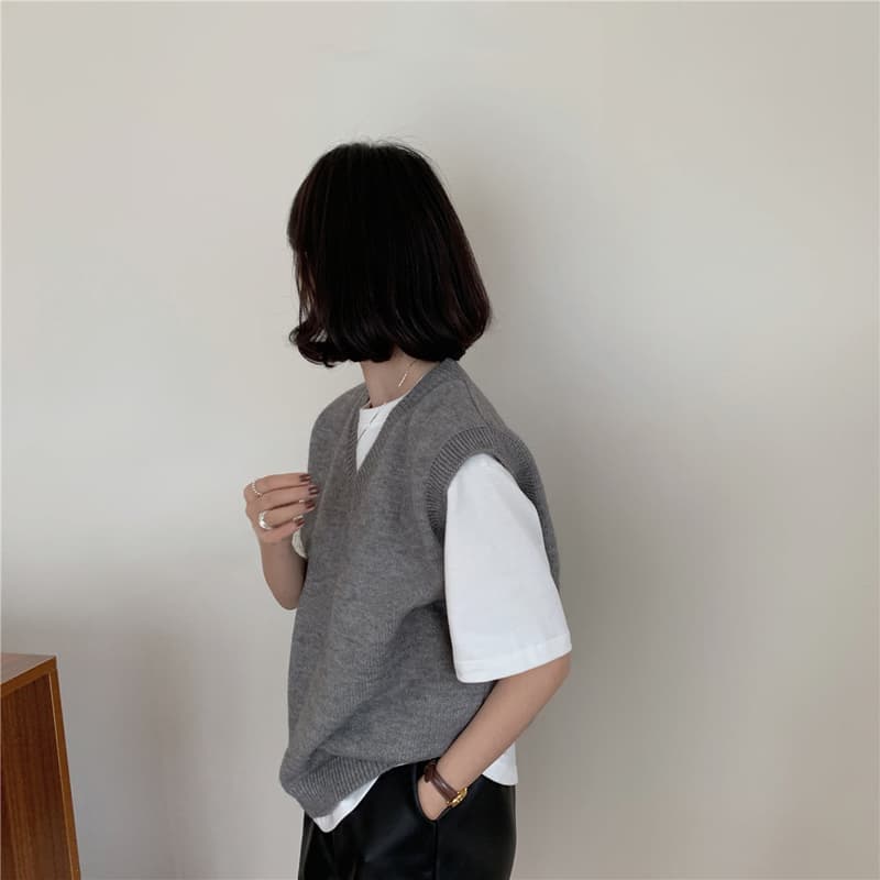 シンプル無地ニットベスト