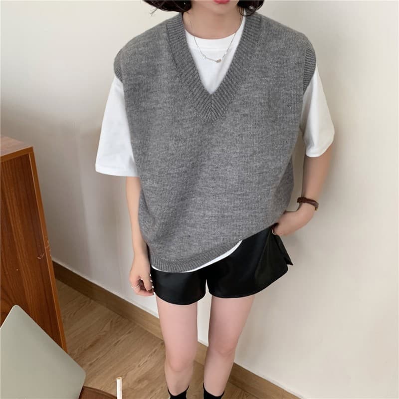シンプル重ね着ニットベスト
