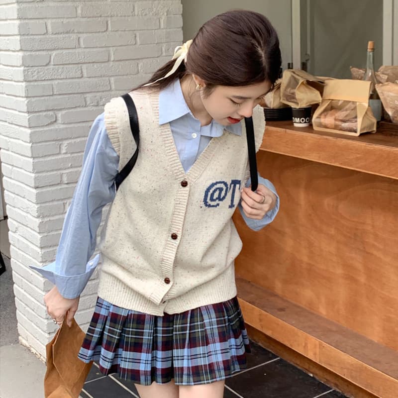 ニットベスト 学園風マークデザインベスト