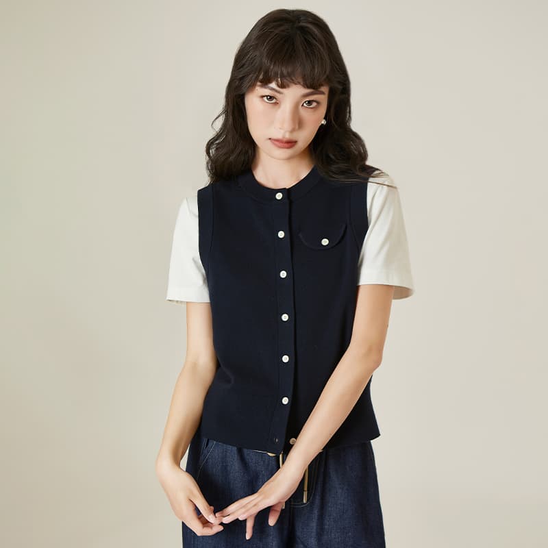 ニットベスト 季節を彩る上質シンプルニットベスト