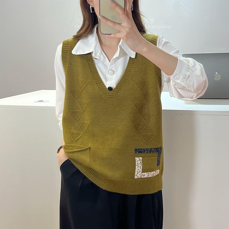 ニットベスト 三角柄風合いニットベスト