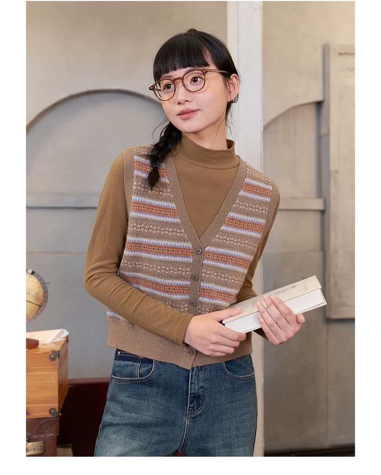 ニットベスト 刺繍入りレトロボタンベスト