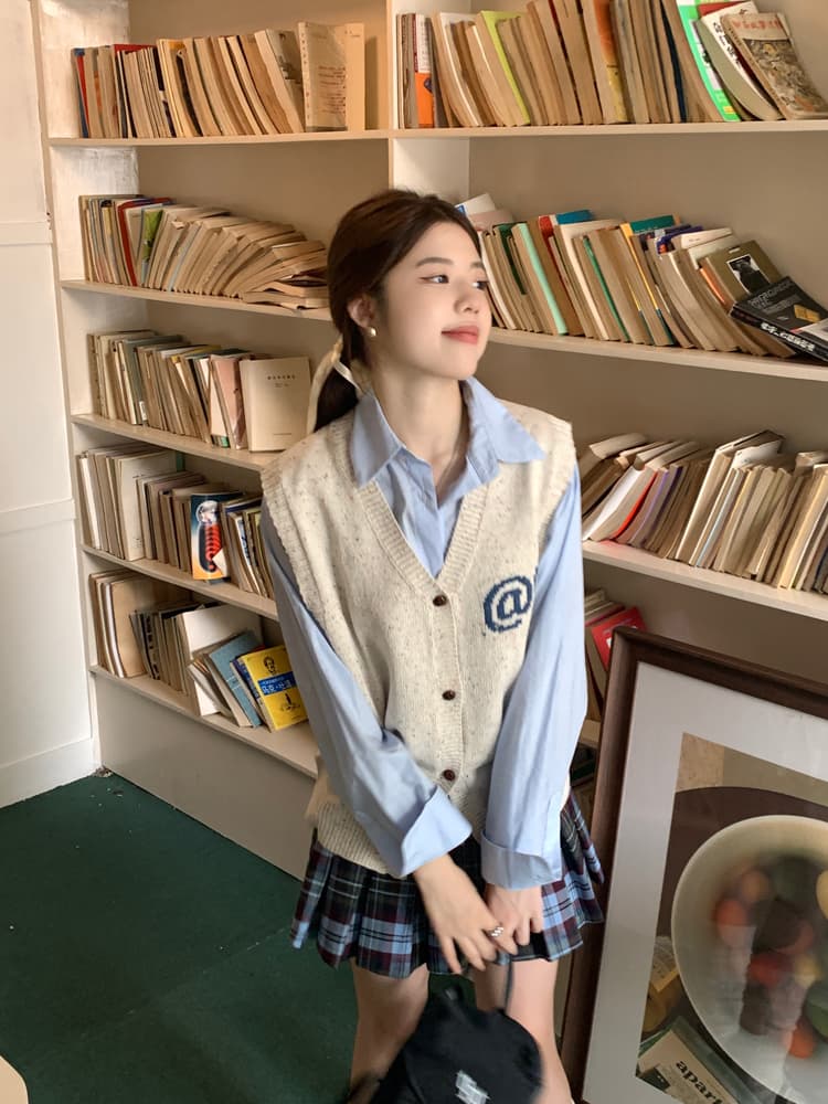 ニットベスト 学園風マークデザインベスト
